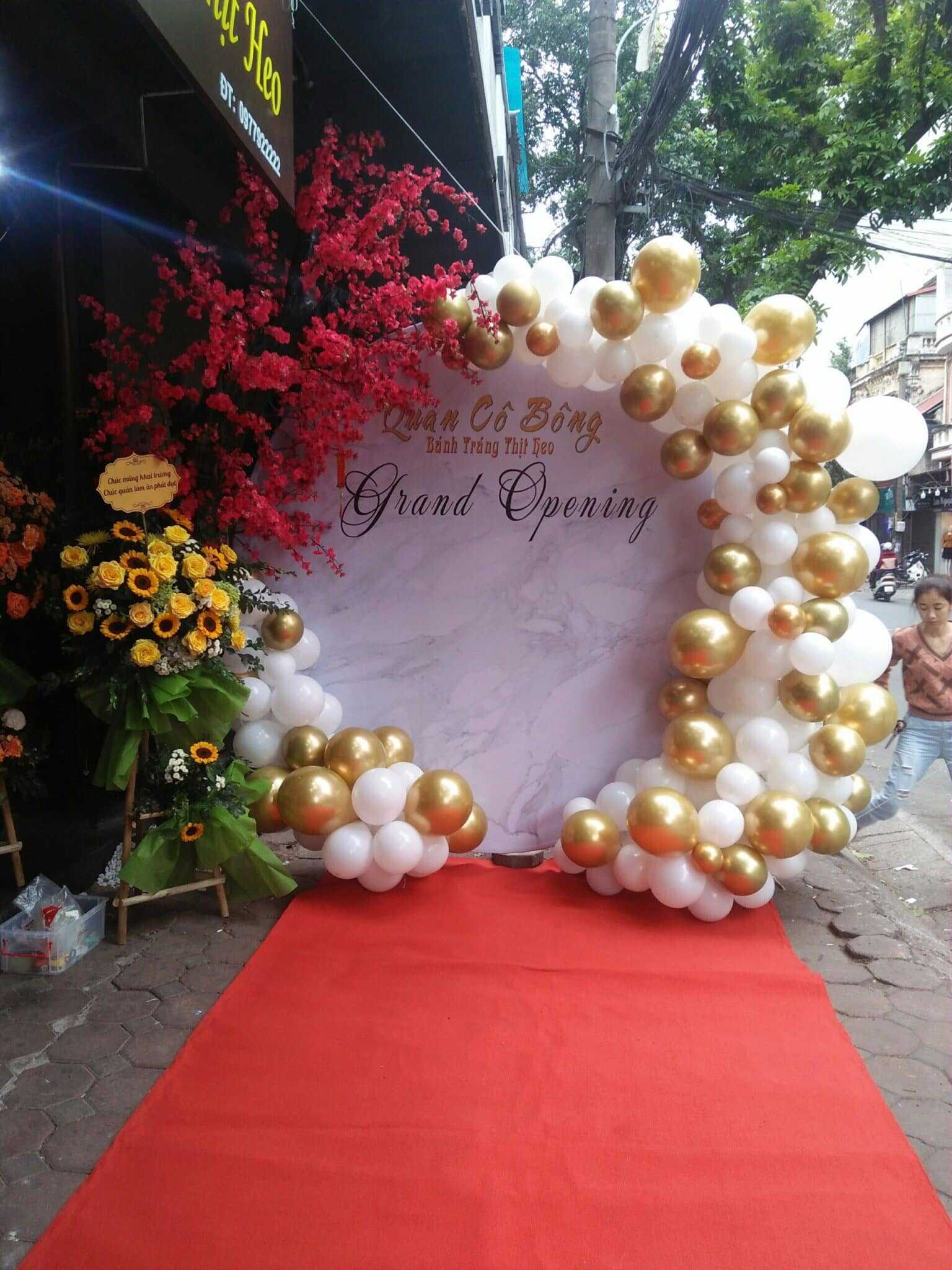 Trang trí khai trương cửa hàng màu vàng Quán Cô Bông | vuatrangtri.vn