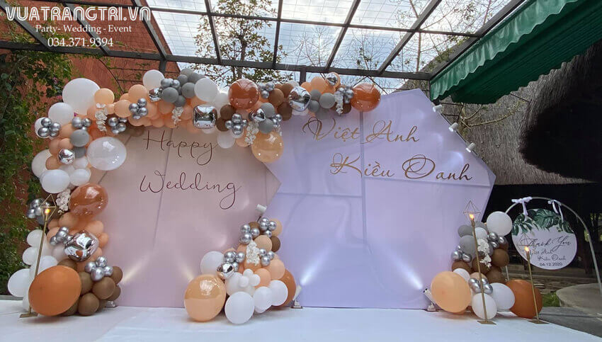Backdrop đám cưới sang trọng bằng bong bóng đẹp | vuatrangtri.vn