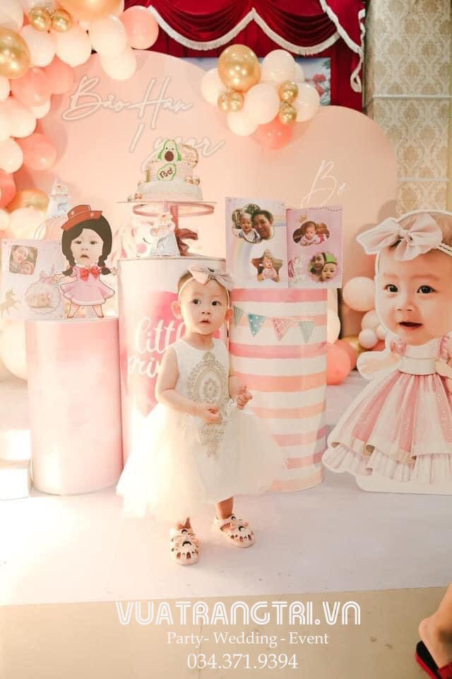 Trang trí sinh nhật 1 tuổi bé gái Bảo Hân màu hồng