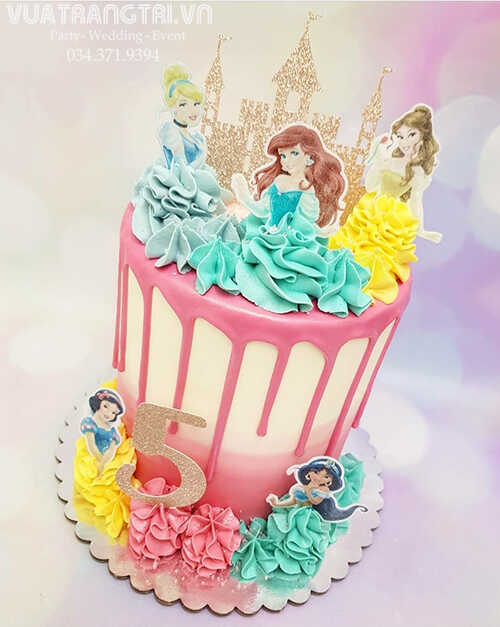 Bánh kem sinh nhật bé gái 5 tuổi công chúa lâu đài fondant 