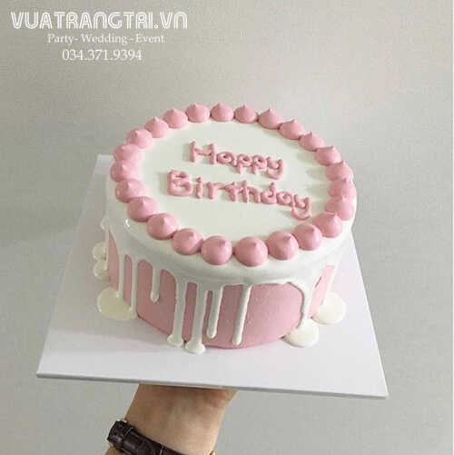 Bánh kem màu hồng đơn giản đính kèm những chiếc bánh quy ngọt ngào - Bánh  Thiên Thần : Chuyên nhận đặt bánh sinh nhật theo mẫu