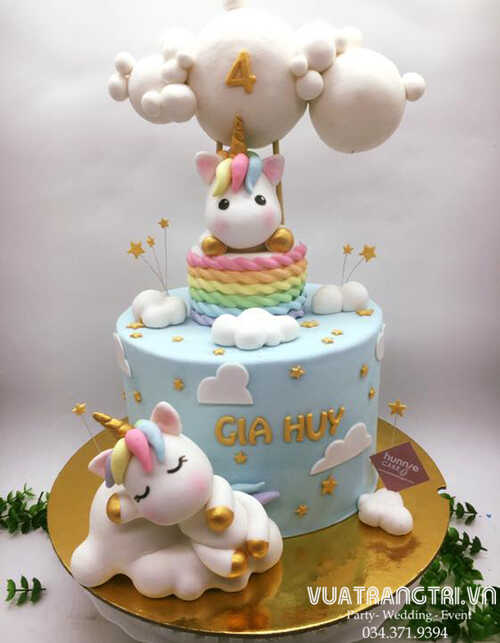 Bánh kem sinh nhật bé gái 4 tuổi unicorn fondant 