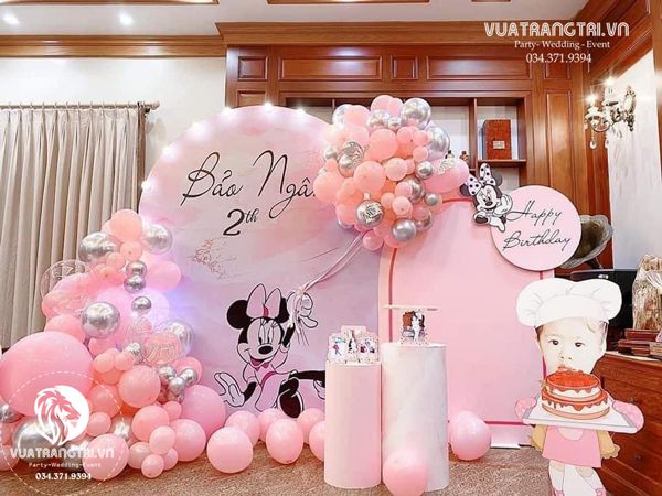 Trang trí sinh nhật bé gái Bảo Ngân 2 tuổi màu hồng đẹp